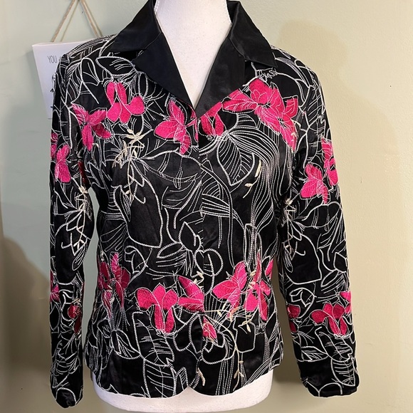 Chico’s Silk Blend Black Fuchsia Floral Embroidered Lined Jacket Sz 1 M/8 - Picture 1 of 13